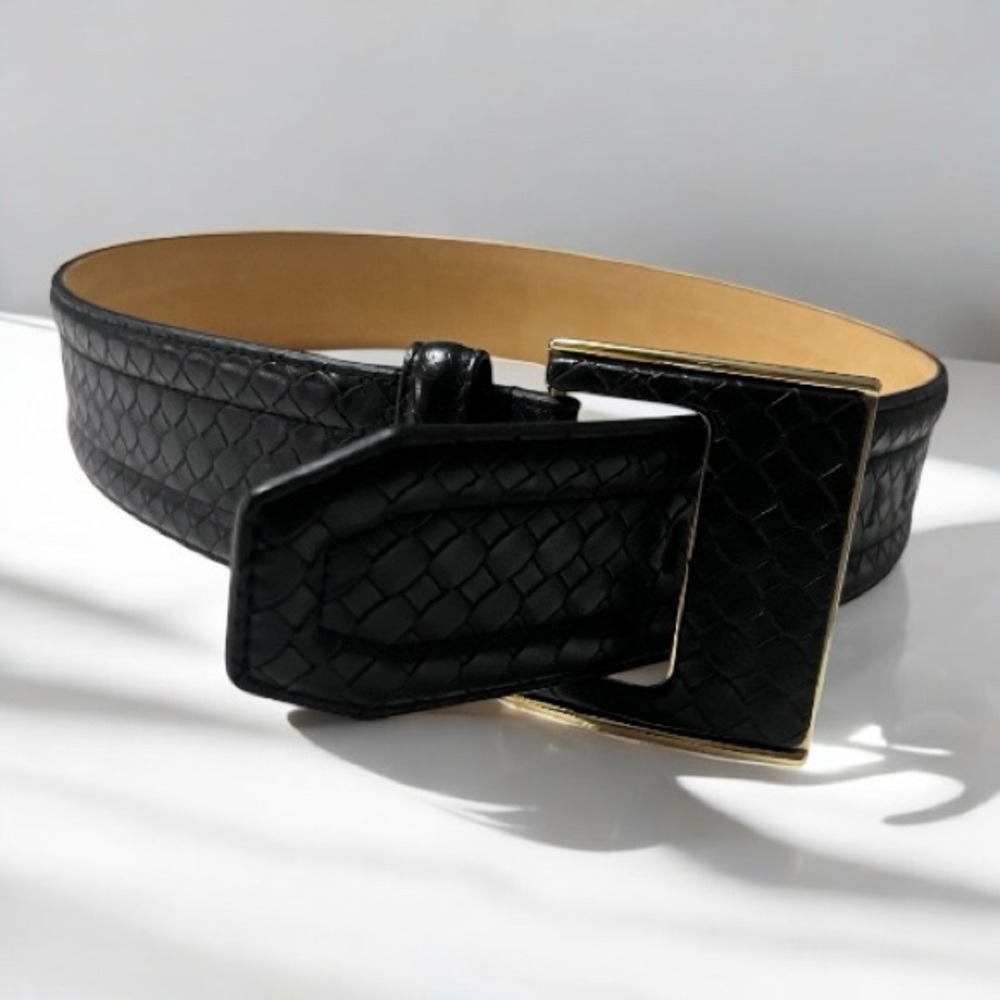 Black Woven look genuine Leather Belt with Gold Buckle 2.25x 31-35” EUC